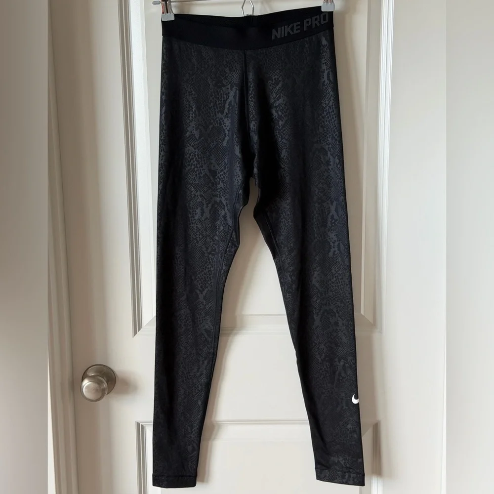 Nike Pro Dri - Fit Women's Black Snakeskin Patterned Leggings-S